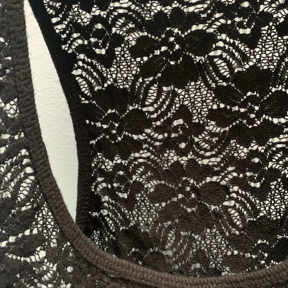 🦋Scoop neck, high back lace tank - Picture 3 of 8